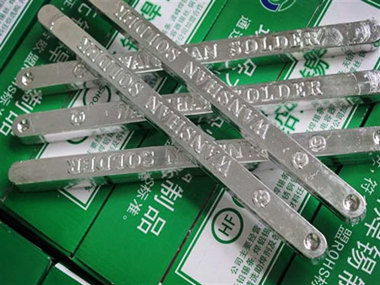 巨一焊材的環保無鉛焊錫條在品質保障和售后服務方面具有以下特點：